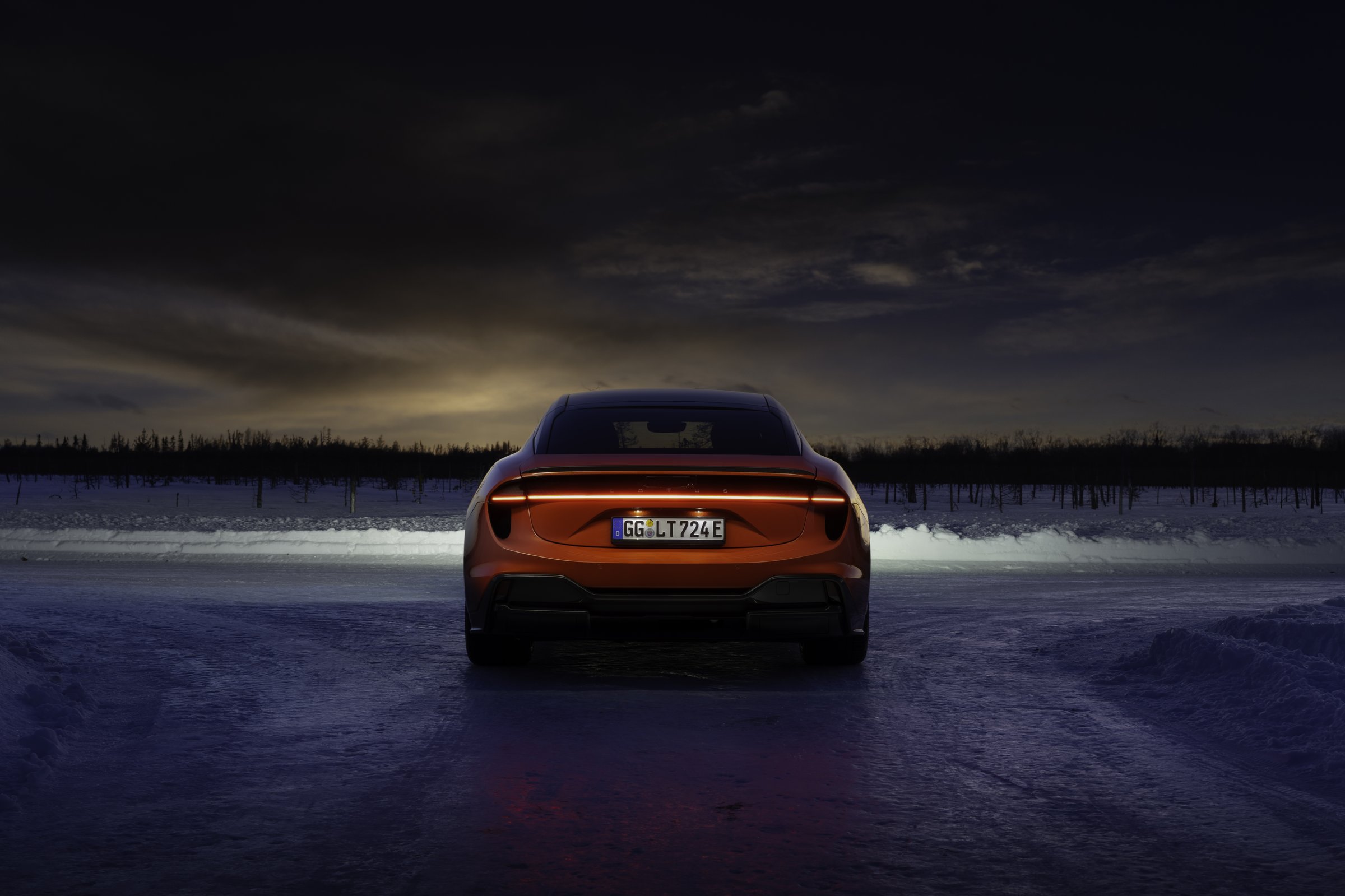 Lotus Emeya — Cold Weather · Fireglow Orange