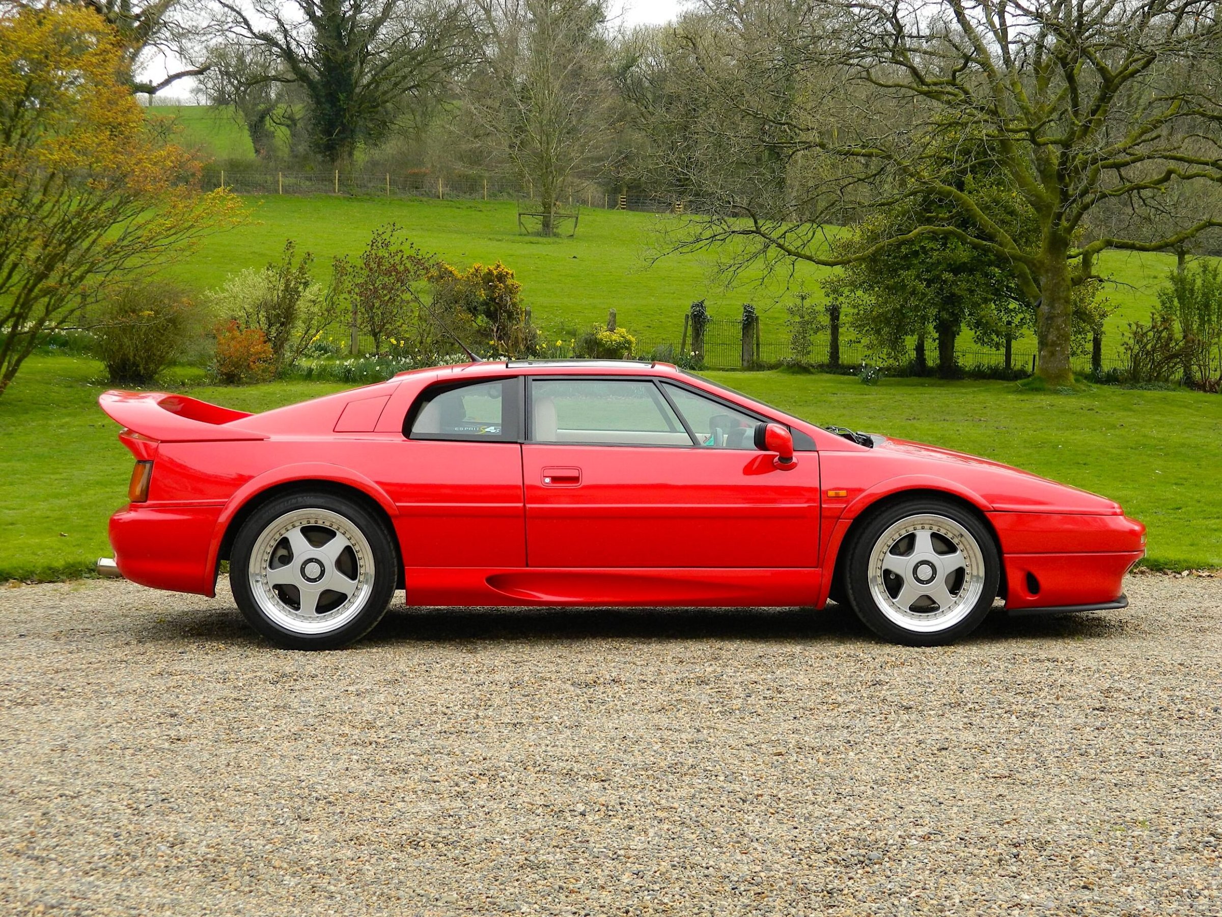 Lotus Esprit S4 — vista lateral